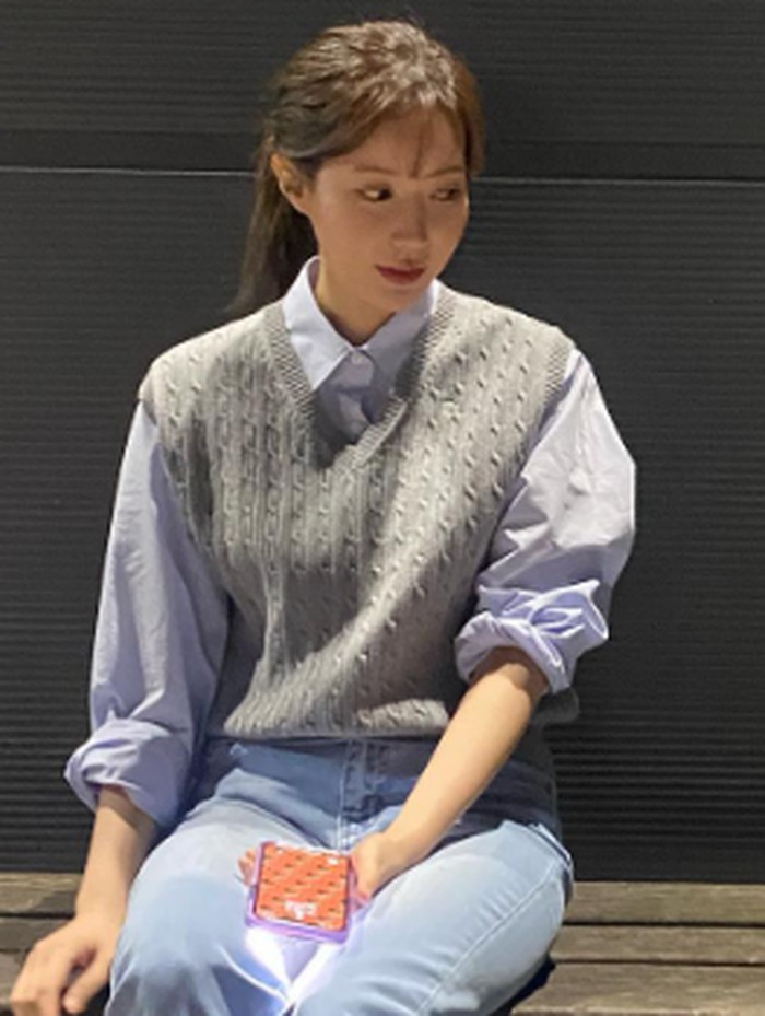 Meskipun namanya belum lama ini makin terkenal, Im Soo Hyang sendiri sudah memulai debut aktingnya di tahun 2009 lalu lewat peran kecil dalam film 4th Period Mystery./ foto: instgram.com/hellopapa11
