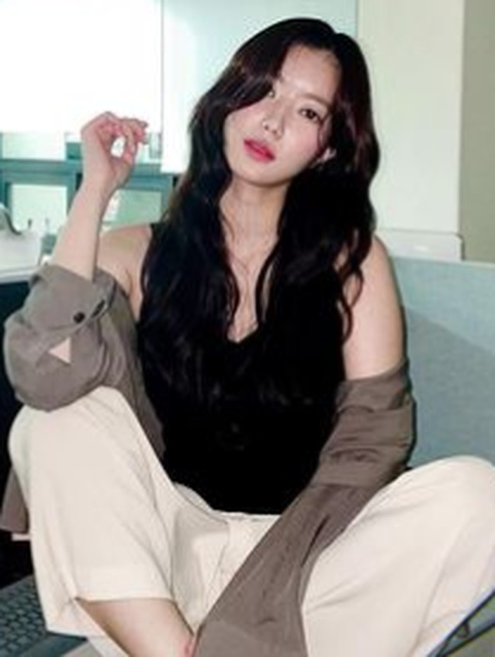Meskipun terpaut usia cukup jauh, Im Soo Hyang dan Cha Eun Woo sukses membangun chemistry dengan baik dan tampak serasi./ foto: instgram.com/hellopapa11