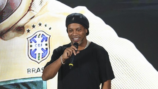 Netizen menyampaikan beragam tanggapan mengenai pertandingan segitiga antara klub Liga 1 yang melibatkan Ronaldinho.
