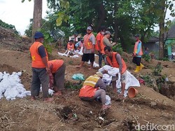 Mayat Utuh Ditemukan Saat Pembongkaran Makam Imbas Proyek Tol di Gresik