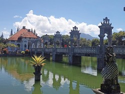 Selfie-Prewedding di Spot Foto Taman Soekasada Ujung Karangasem