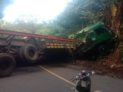 Truk Terbalik di Jalan Poros Parepare-Sidrap, Lalin Sempat Macet 2 Jam