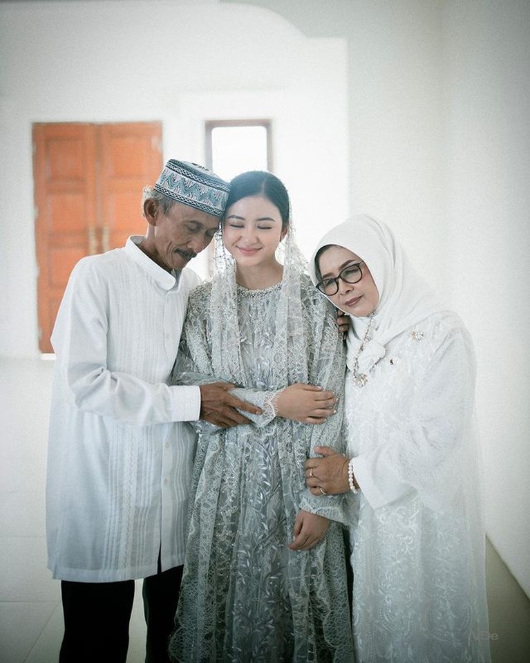 Adinda Azani Adinda Azani