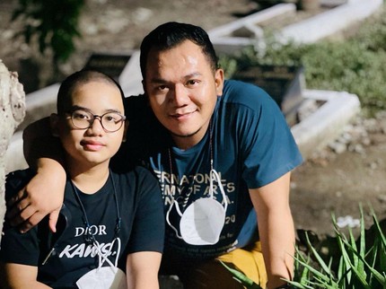 Peringati 15 Th Wafat Sang Istri, Arjuna AFI Curhat Beratnya Besarkan Anak Sendirian