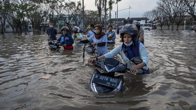 BMKG Makassar mengeluarkan peringatan dini akan banjir pesisir atau rob yang diperkirakan terjadi pada 20 hingga 23 Februari 2023.