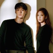 Tak Melulu Pakai Hanbok, Konsep Prewedding Serba Hitam ala Korea Selatan Juga Aesthetic Lho!