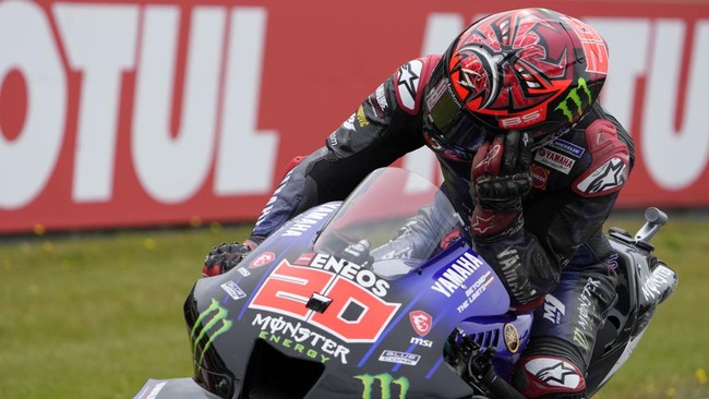 Marc Marquez menilai Fabio Quartararo butuh bantuan Yamaha untuk meningkatkan kemampuan motor dalam perburuan gelar juara dunia MotoGP 2022.