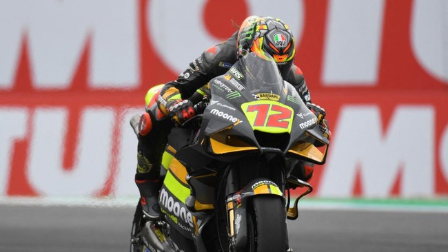 Pembalap Mooney VR46 Marco Bezzecchi keluar sebagai pemenang sprint race MotoGP Belanda di Sirkuit Assen, Sabtu (24/6) malam WIB.