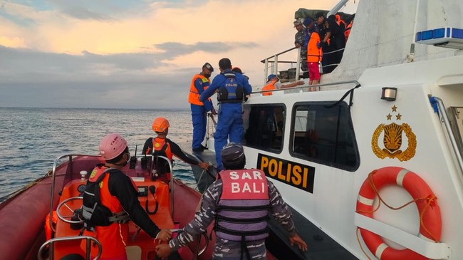 KMP Nusa Dua berangkat dari Pelabuhan Ketapang, Banyuwangi, Jawa Timur menuju Pelabuhan Gilimanuk. Kapal terseret arus di tengah jalan.