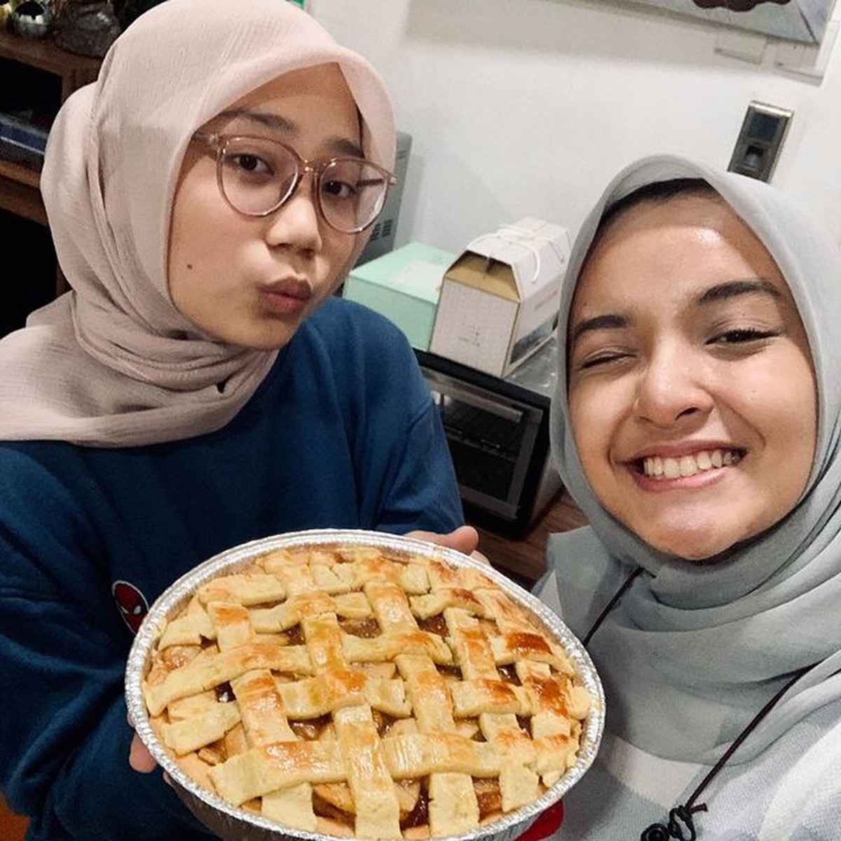 Zara dan Nabila Ishma