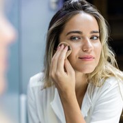 Supaya Nggak Dempul, 5 Cara Makeup Ini Perlu Kamu Perhatikan Sejak Awal Lho!