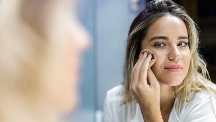 Supaya Nggak Dempul, 5 Cara Makeup Ini Perlu Kamu Perhatikan Sejak Awal Lho!