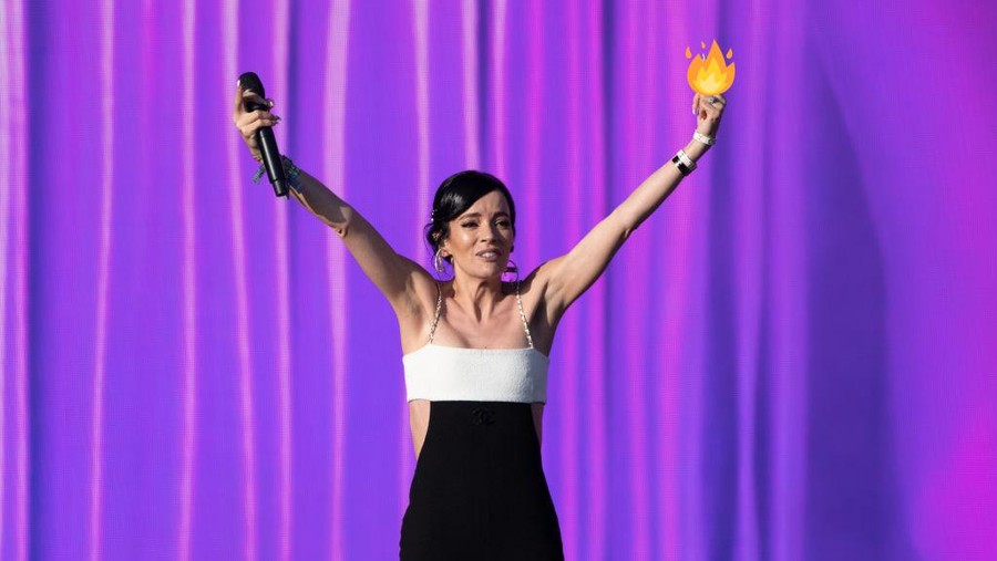 GLASTONBURY&comma; ENGLAND - JUNE 25&colon; &lpar;EDITORS NOTE&colon; Image contains profanity&period;&rpar; Lily Allen flips her middle finger at the US abortion ruling as she performs as a surprise guest of Olivia Rodrigo on the Other stage during day four of Glastonbury Festival at Worthy Farm&comma; Pilton on June 25&comma; 2022 in Glastonbury&comma; England&period; &lpar;Photo by Joseph Okpako&sol;WireImage&rpar;