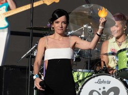 Konten Aneh Lily Allen Laris di OnlyFans