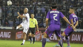 Ronaldinho Susah Dapat Bola di Trofeo Rans vs Persik