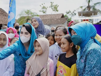Arumi Bachsin Unggah Foto Ini Usai Viral Diduga Tolak Salaman dengan Warga