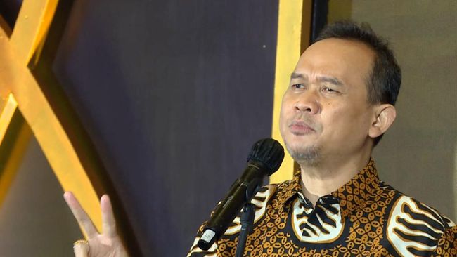 Berkat lawakannya yang unik, menjadikan Cak Lontong sebagai salah satu komedian kenamaan tanah air. Berikut profil dari Cak Lontong.