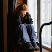 Cara Mengurangi Rasa Cemas yang Terkadang Datang Melanda, Sederhana Saja Kok!