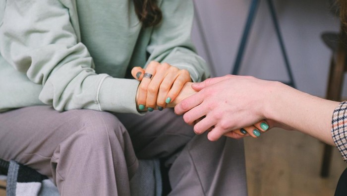 Berikan Dukungan, Lakukan Hal Ini Saat Ada Teman yang Divonis Positiv HIV