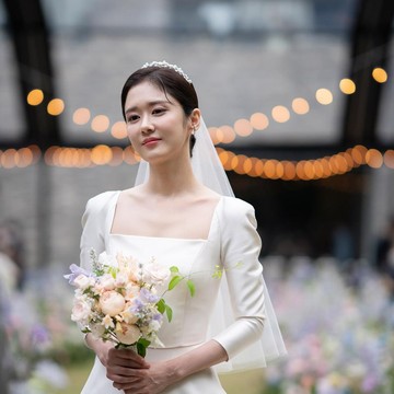 img-title Selain Jang Nara, Simak Potret Romantis Para Aktris Korea yang Menikah dengan Suami Non-Selebriti