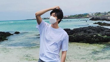 img-title Gara-gara Hal Ini, Jin BTS Dicurigai Liburan Ke Jeju Bareng Aktor Ganteng