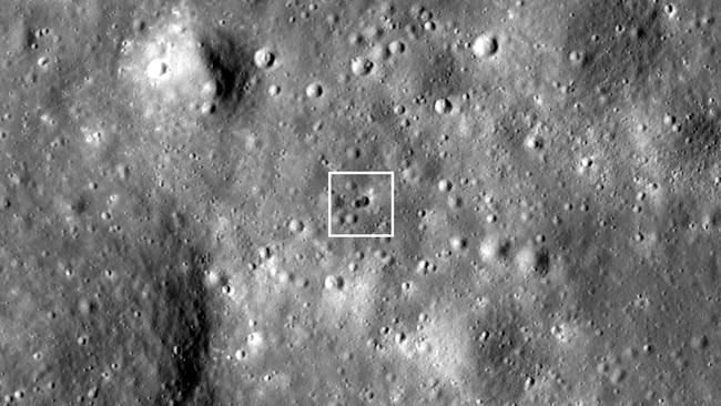 Wahana antariksa yang jatuh yang memicu dua kawah besar di Bulan pada Maret diduga merupakan roket China.