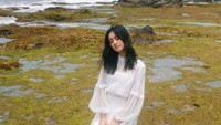 <p>Apa Bunda&nbsp;pernah&nbsp;mendengar&nbsp;lagu&nbsp;<em>Tak Ingin Usai</em>?&nbsp;Lagu ini dinyanyikan oleh Keisya Levronka, seorang penyanyi Indonesia berusia 19 tahun. (Foto: Instagram @keisyalevronka)<br /><br /><br /></p>
