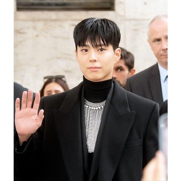 img-title Cetak Rekor Baru, Park Bo Gum Dikabarkan Memperoleh Bayaran Paling Tinggi untuk Endorsement!