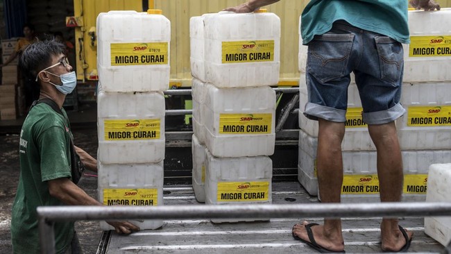 Ekonom menilai klaim Mendag Zulkifli Hasan soal minyak goreng curah Rp14 ribuan hanya lip service. Data yang disampaikan pun data-data yang bagus.
