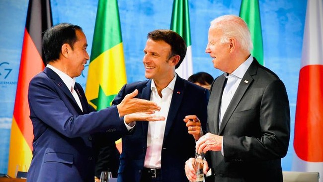Presiden Joko Widodo (Jokowi) mengajak kelompok negara G7 untuk investasi di sektor energi bersih di Indonesia.