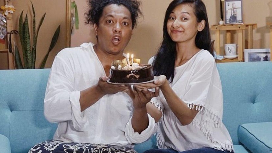 Romantisnya Arie Kriting Saat Jualan Pisang Goreng dengan Indah Permatasari Romantisnya Arie Kriting Saat Jualan Pisang Goreng dengan Indah Permatasari