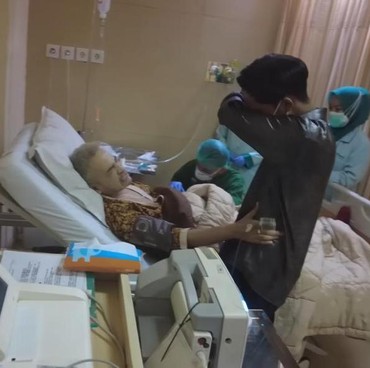 Masuk ICU Lagi, 8 Potret Kondisi Ruben Onsu Bikin Betrand Peto Nangis