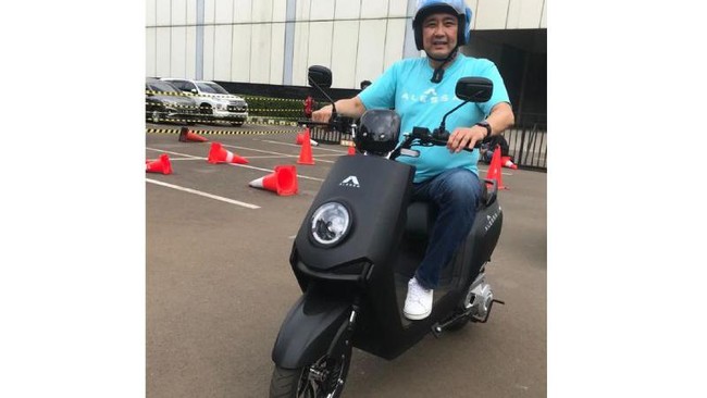 Motor listrik Alessa eX3000 dirakit di Cikarang, Jawa Barat.