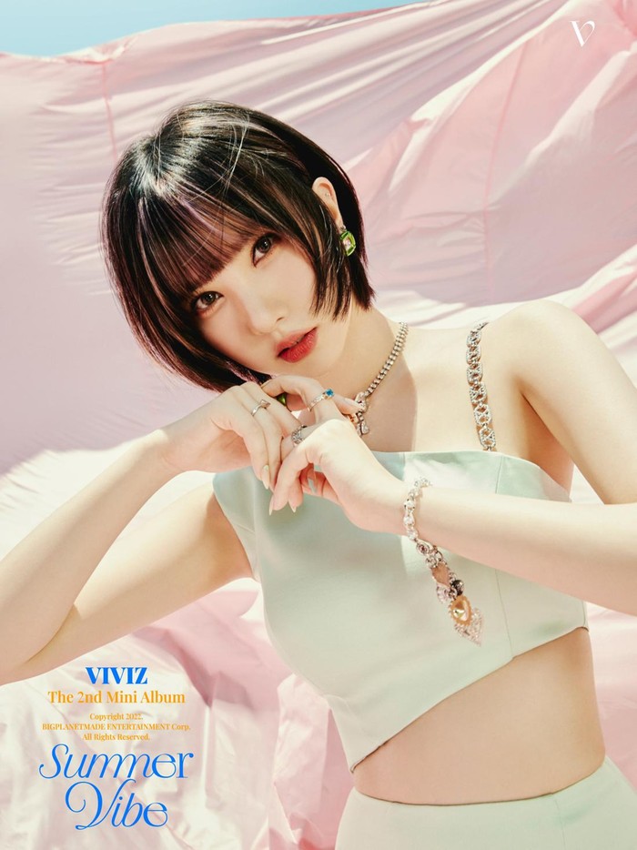 Grup yang beranggotakan Eunha, Sinb juga Umji akan menyapa penggemar dengan lagu utama yang berjudul Loveade. Lagu utama ini diproduseri oleh DEEZ (SOULTRiii & Amplified)/ Foto: twitter.com/VIVIZ_Official