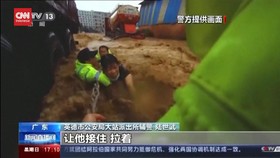 VIDEO: Aksi Penyelamatan Dramatis Korban Banjir di Tiongkok