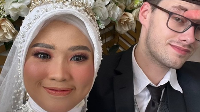 Viral di TikTok, Perempuan Asal Lombok Dinikahi Bule Inggris Meski Baru Pertama Kali Bertemu!