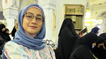 img-title Siapakah 2 Pria yang Sedang Dekati Desy Ratnasari?