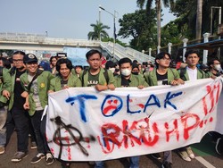 Mahasiswa Demo Tolak RKUHP di DPR, Lalin Jalan Gatot Subroto Macet