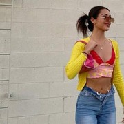 Fashion Items yang Bisa Kamu Pakai untuk Ikuti Tren Gaya Y2K