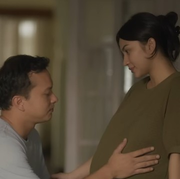 img-title Film Sayap-Sayap Patah Rilis Poster, Tampilkan Potret Mesra Nicholas Saputra dan Ariel Tatum