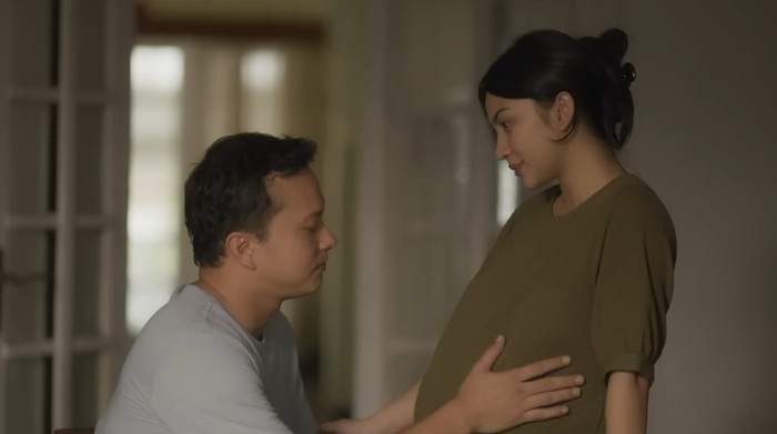 Film Sayap-Sayap Patah Rilis Poster, Tampilkan Potret Mesra Nicholas Saputra dan Ariel Tatum Film Sayap-Sayap Patah Rilis Poster, Tampilkan Potret Mesra Nicholas Saputra dan Ariel Tatum