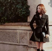 7 Inspirasi Gaya Fashion 'Cewek Mamba' yang Serba Hitam dan Misterius