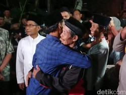 Berakhirnya Kerinduan Kakek Muhadi Terpisah dengan Istri-Anak Selama 30 Tahun