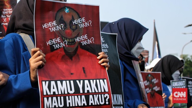 Rencana pengesahan Rancangan Kitab Undang-Undang Hukum Pidana (RKUHP) dinilai bisa dengan mudah digunakan sebagai alat kriminalisasi rakyat.