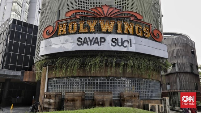 YLBHI menganggap pasal-pasal yang dipakai kepolisian dalam kasus Holywings tidak tepat sehingga penyidikan perlu dihentikan.