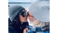 <p>Menurut Sarah, pernikahannya dengan Paris Chong tidak selalu berjalan mulus. "Pernikahan kami seperti pernikahan siapa pun pada umumnya, tidak selalu pelangi dan kupu-kupu nian indah. Kami pun melewati pasang surut," tuturnya. (Foto: Instagram @raazharita)<br /><br /><br /></p>
