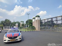 Kawat Berduri Dipasang Jelang Demo Mahasiswa di DPR Siang Ini