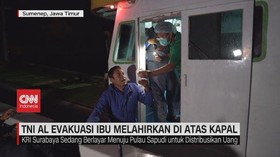 VIDEO: TNI AL Evakuasi Ibu Melahirkan di Atas Kapal