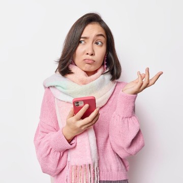 img-title Mitos atau Fakta, Kanker Payudara Bisa Dipicu oleh Radiasi Alat Elektronik seperti HP?