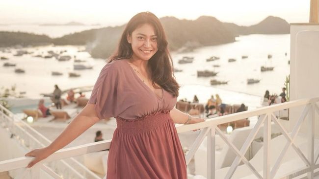 Ayu Anjani merasakan kejanggalan terhadap kematian ibu dan adiknya yang tewas tenggelam dalam kecelakaan kapal wisata di Labuan Bajo, NTT.